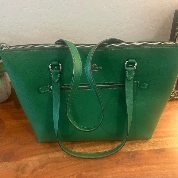 Coach Vibrant Green Leather Tote - Picture 13 of 16